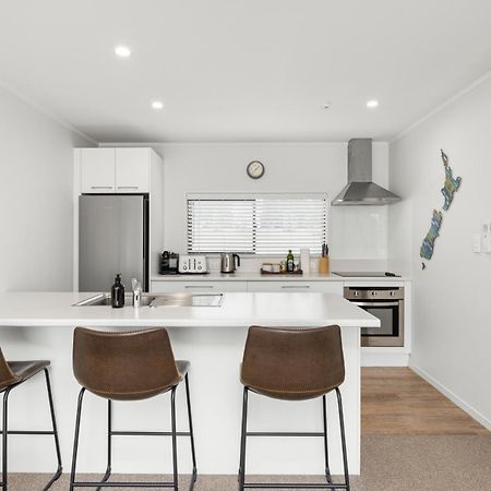 Centrally Located- Modern Sunny Townhouse Mount Maunganui Exteriör bild