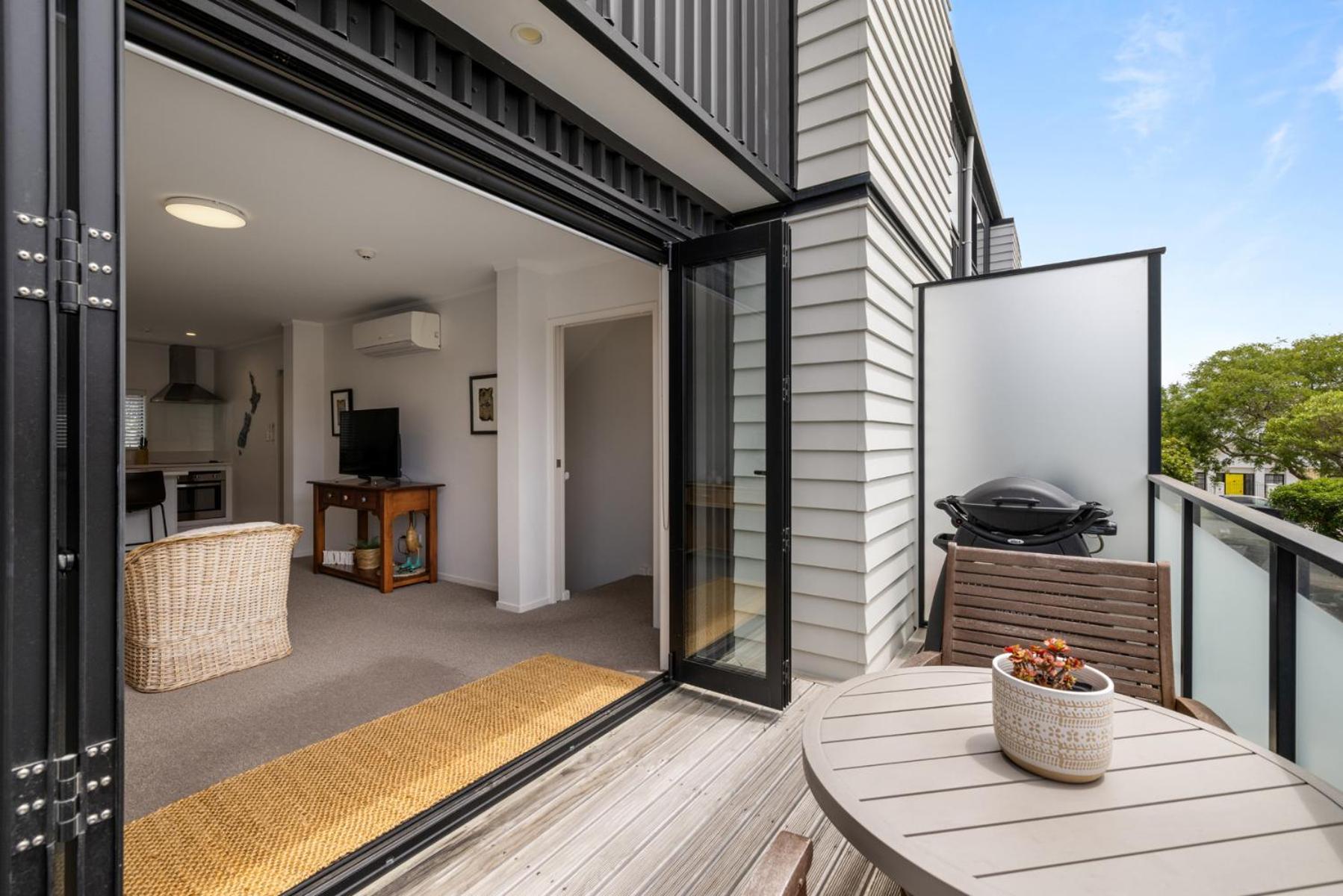 Centrally Located- Modern Sunny Townhouse Mount Maunganui Exteriör bild