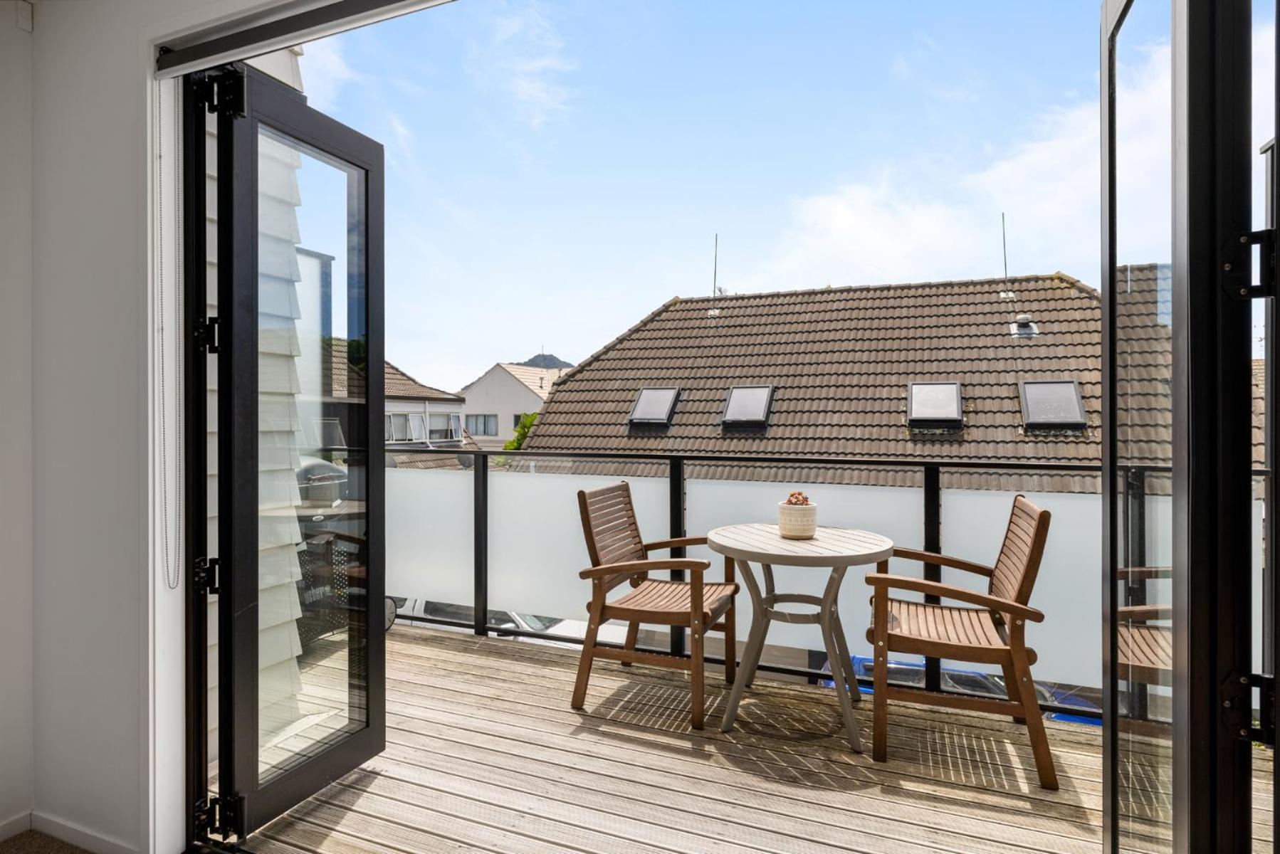 Centrally Located- Modern Sunny Townhouse Mount Maunganui Exteriör bild