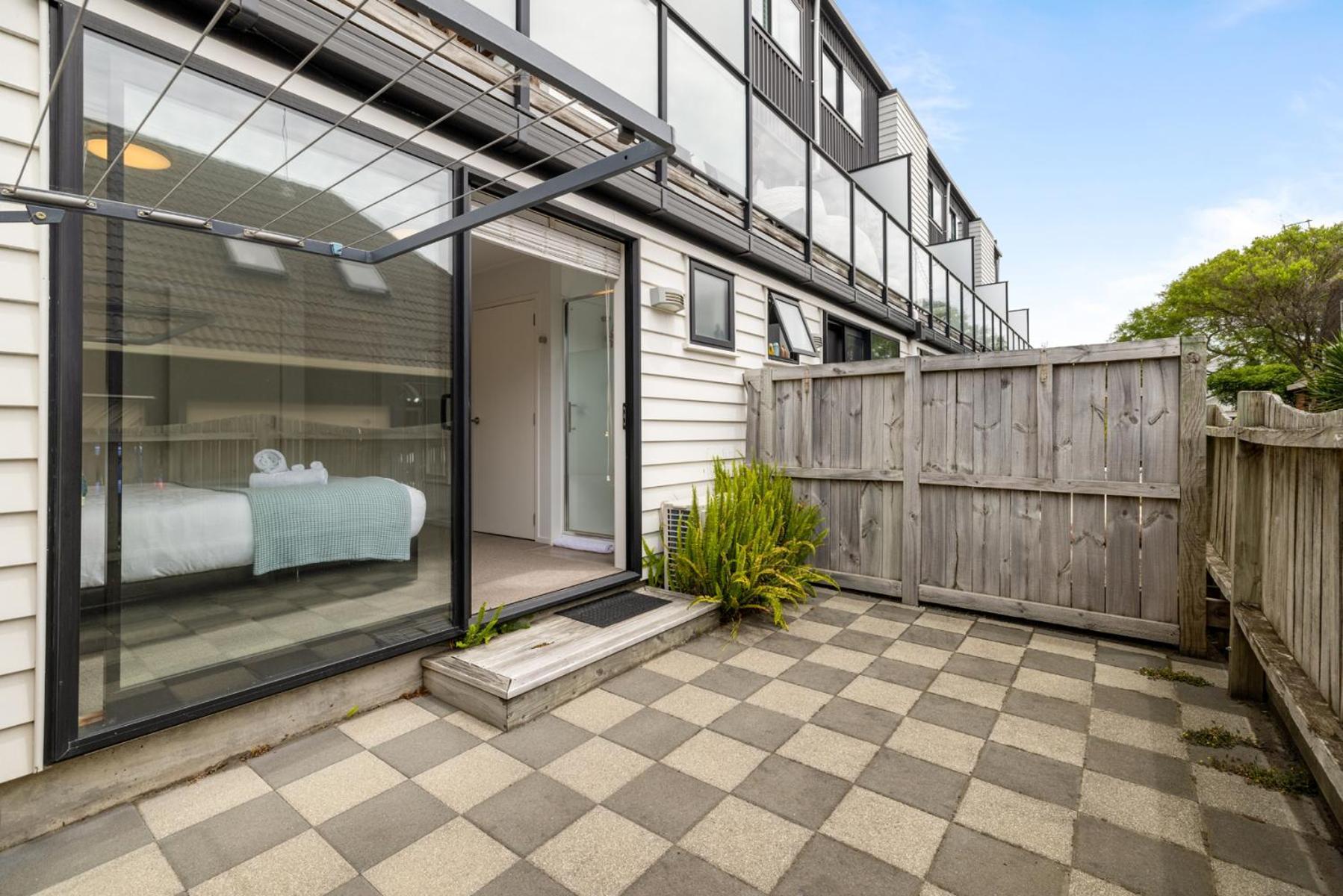 Centrally Located- Modern Sunny Townhouse Mount Maunganui Exteriör bild