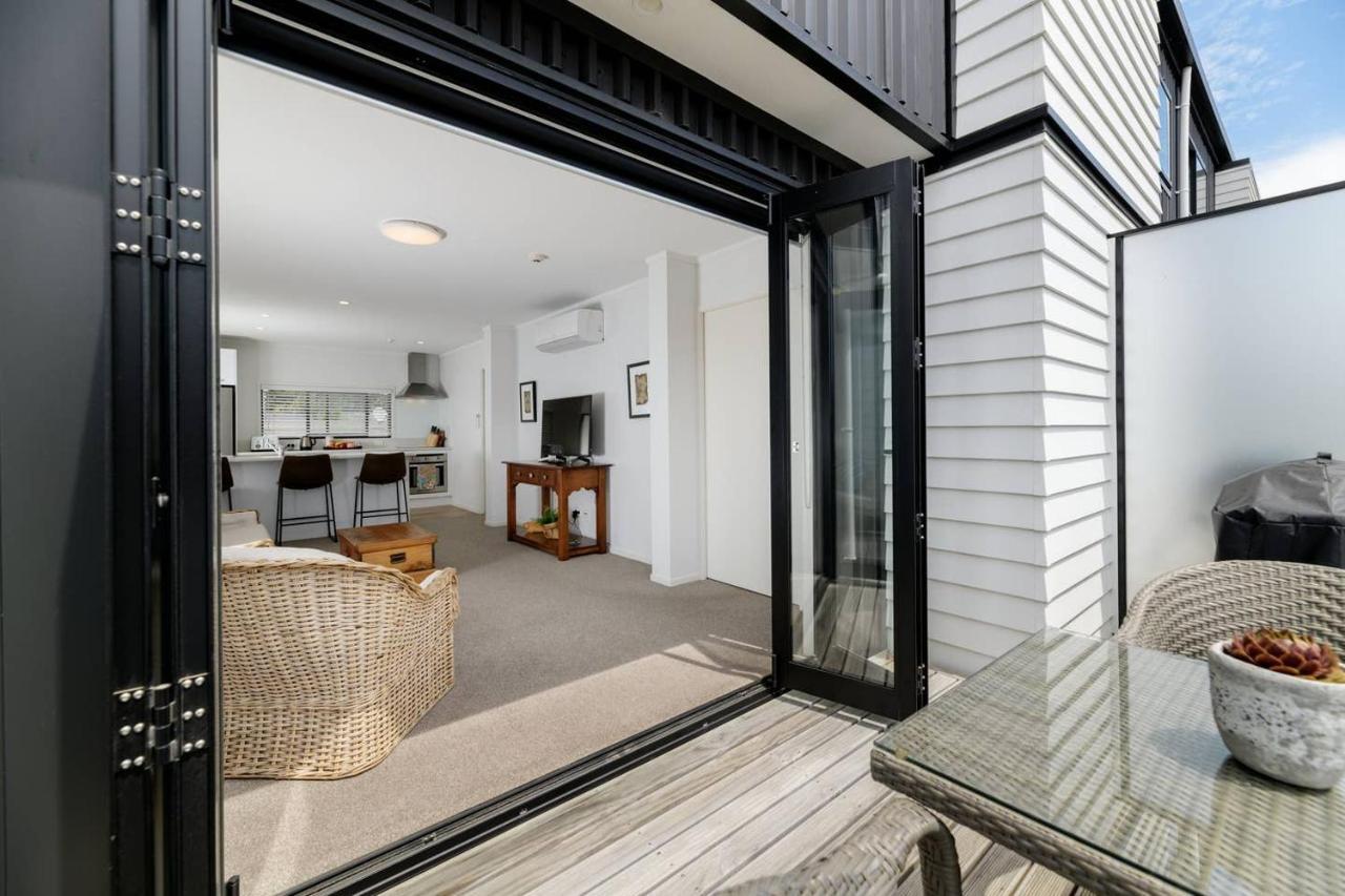 Centrally Located- Modern Sunny Townhouse Mount Maunganui Exteriör bild